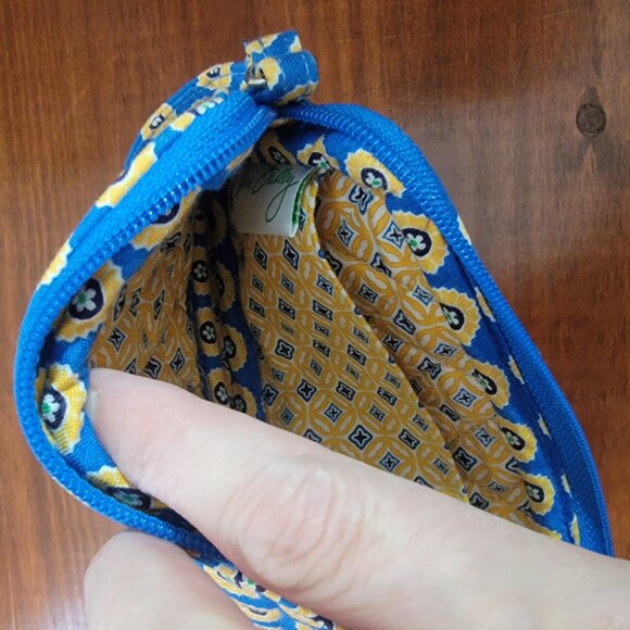 Vera Bradley Rivera Blue Zip Closing/Wristlet /Carryall Holder/ Wristlet. - Picture 9 of 14